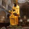 Figura de la Virgen de Montserrat.