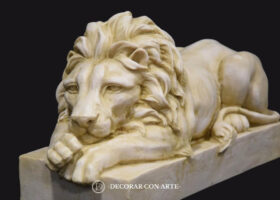 León sedente- Izquierda