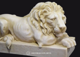 León sedente- Derecha