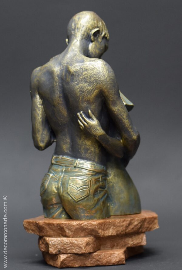 escultura abrazo