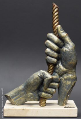 escultura manos alegoría trabajo