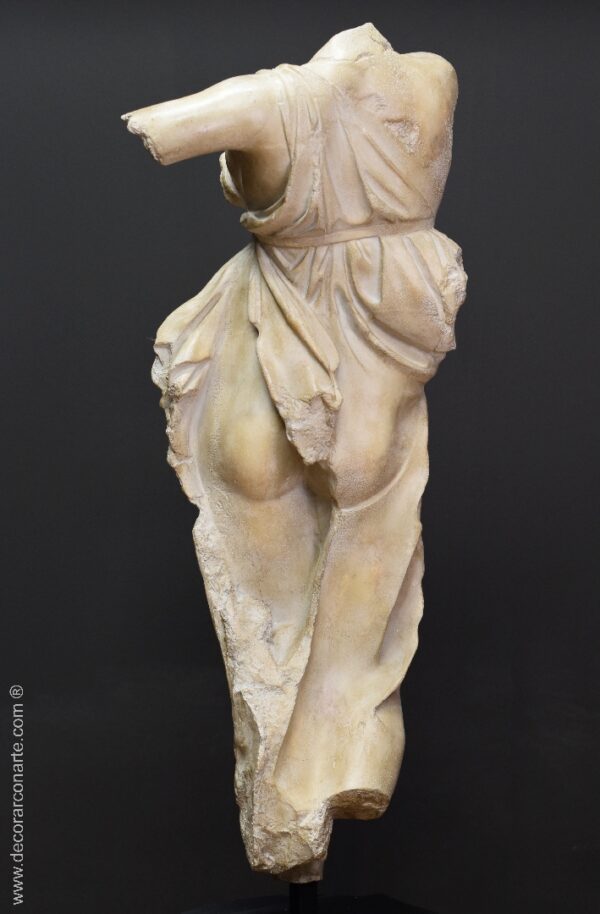 torso danzante griega