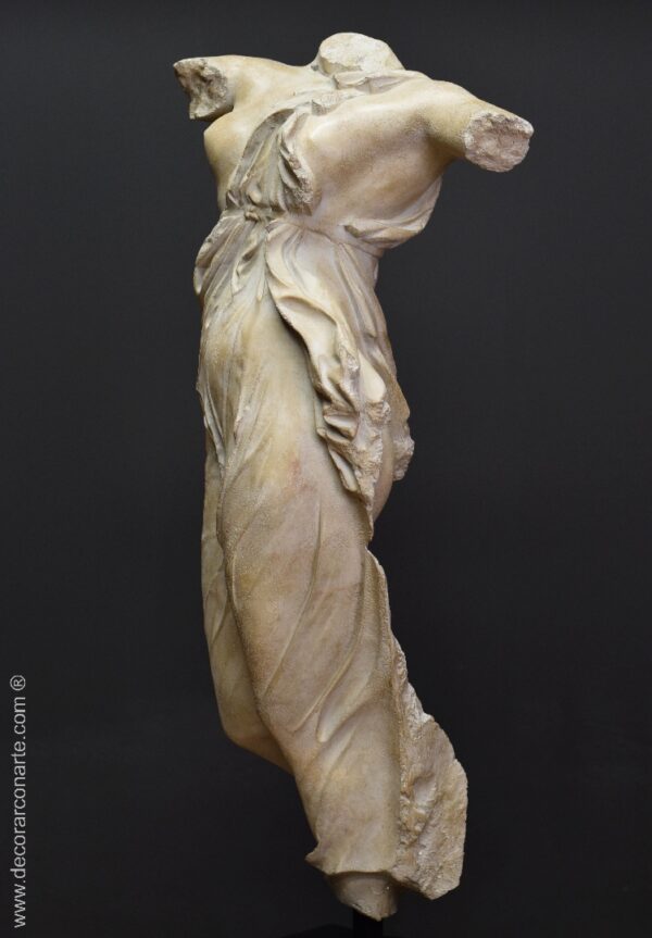 torso danzante griega