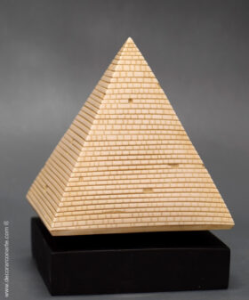 piramide acabado piedra