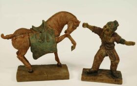 Conjunto de caballo y muchacho chino. 23 x 9 x 21 cm. y 16 x 7 x 20 cm.
