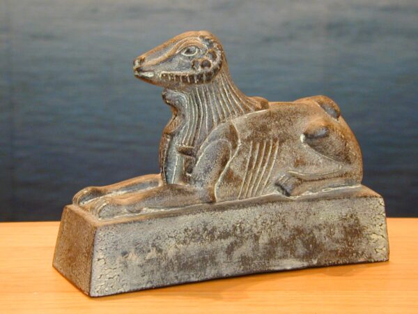 Sfinge d'ariete. Altezza: 13 cm.