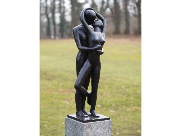 Figur aus Bronze. Ein Paar. 98 x 28 x 28 cm.