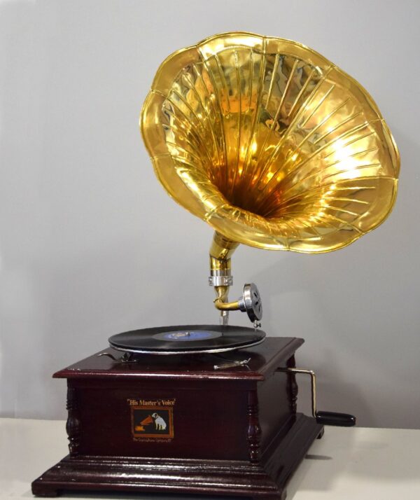 Gramophone carré. 70x49x49cm