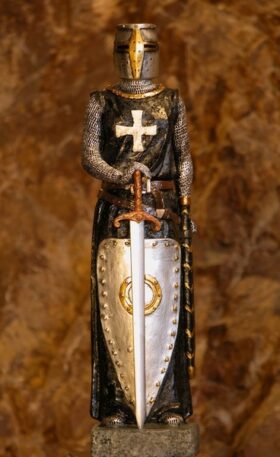 Caballero Cruzado Negro. Alt: 38 cm