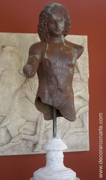 estatua de joven clásico statua di ragazzo classico