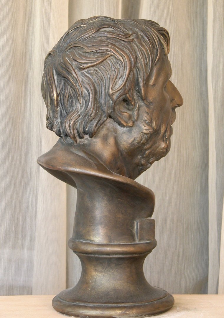 figura decorativa cabeza Seneca