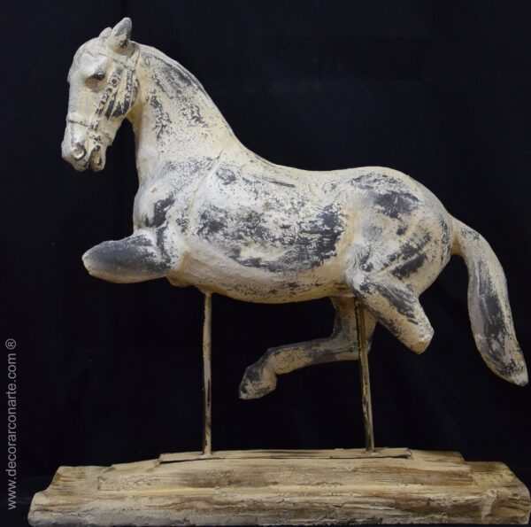 Horse. Height: 76 cm