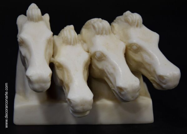 esculturas frontón Partenón caballos