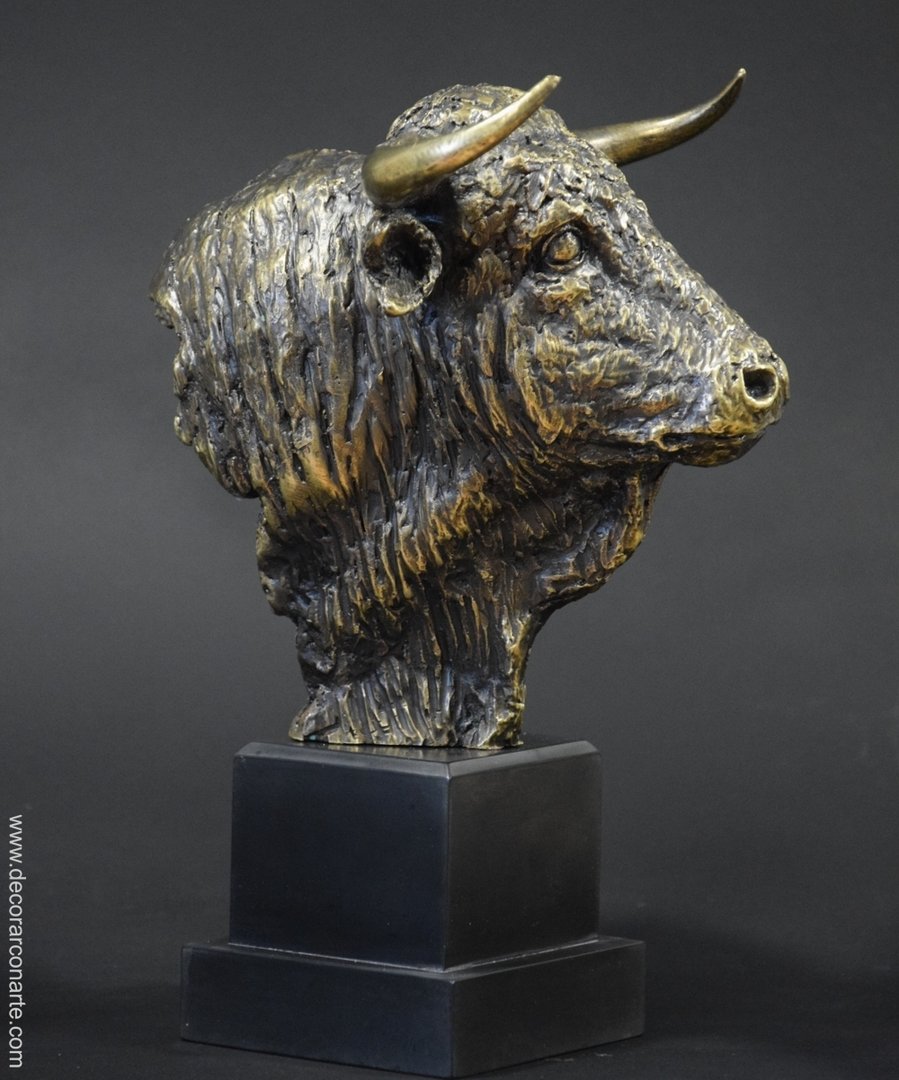 figura decorativa cabeza toro