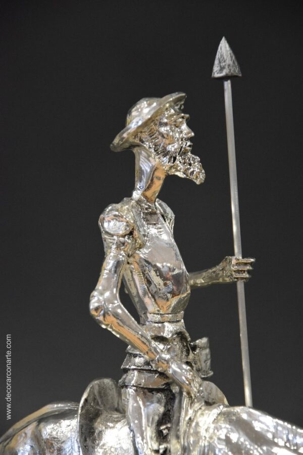 figura decorativa don Quijote rocinante