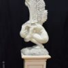 escultura jardín peana angel recogido