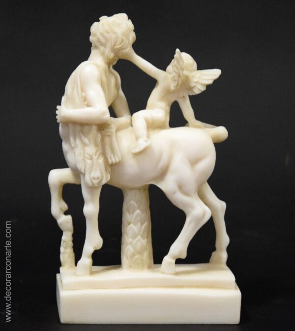 Figura di Cupido su centauro. 23x14x5cm