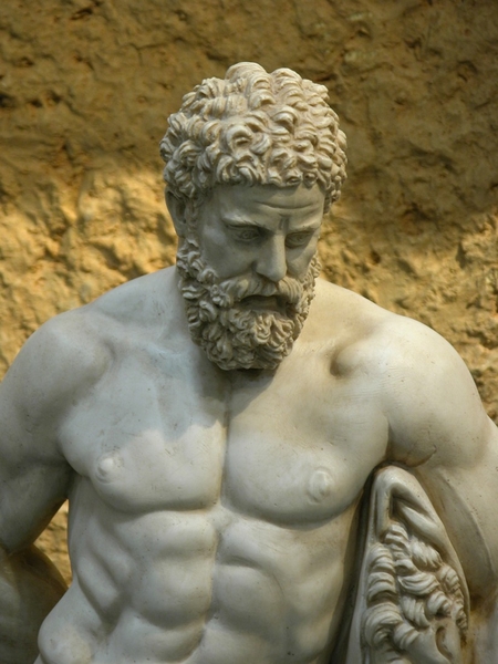 escultura decoración Hercules Farnesio
