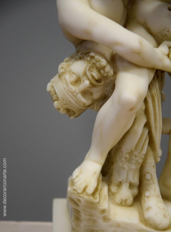 escultura decoración Hércules Diomedes