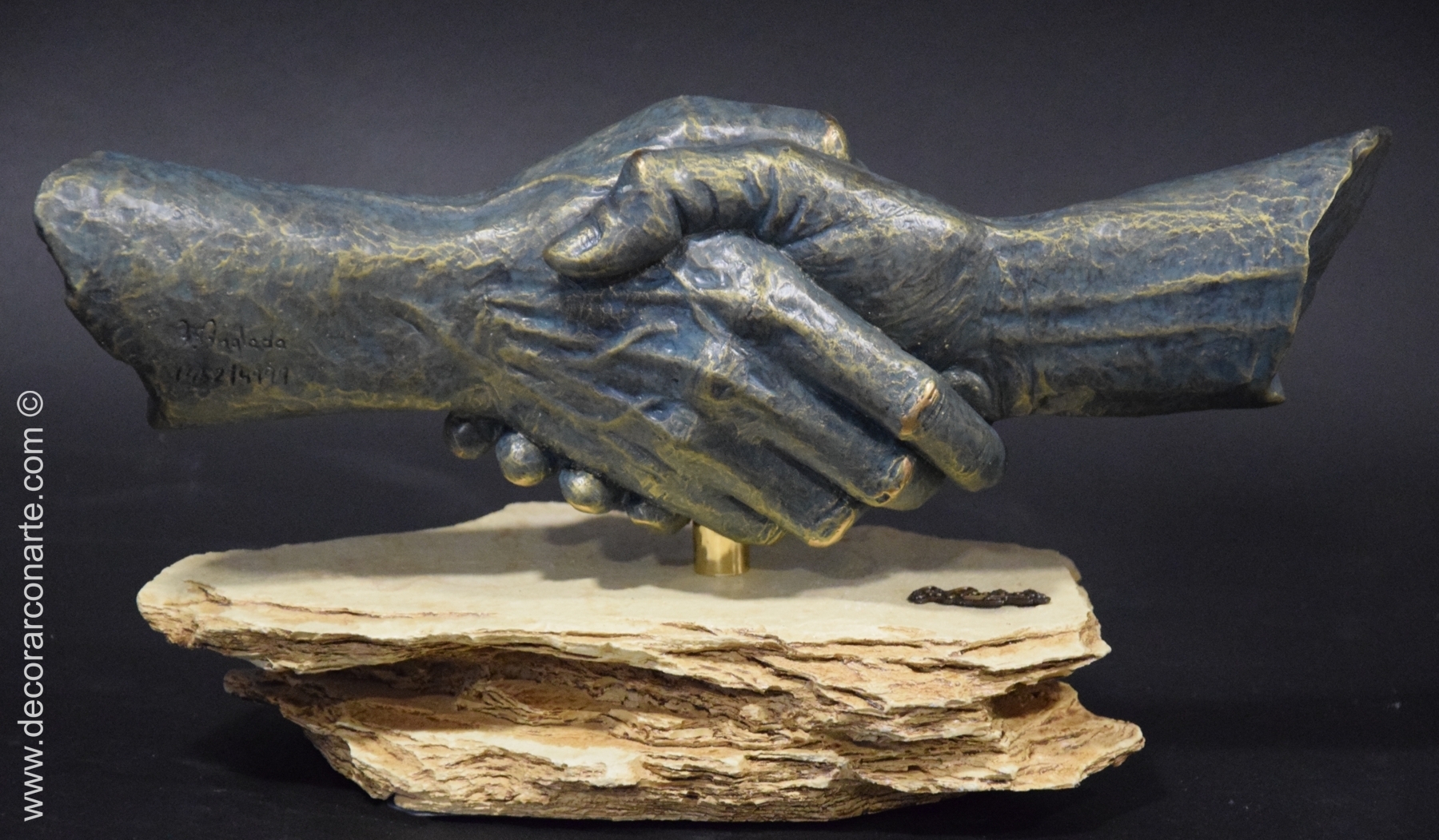 figura decorativa alegoria compromiso manos