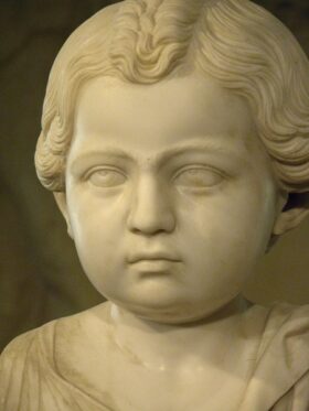 niña con toga