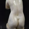 escultura decoración torso desnudo femenino
