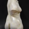 escultura decoración torso mujer