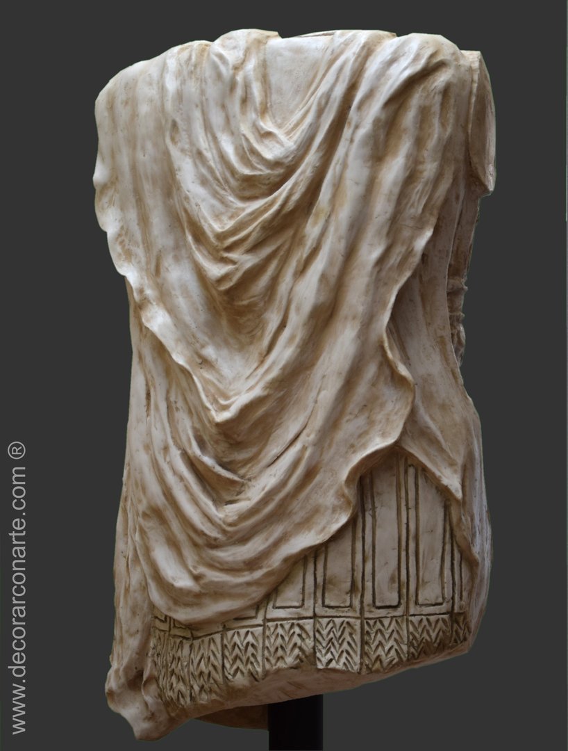 escultura jardín torso guerrero romano