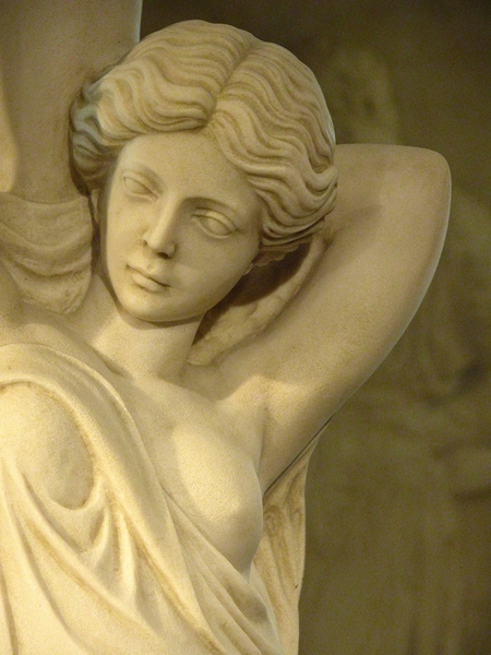 escultura decoración Venus anfora
