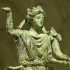 figura decorativa dios romano Lar bronce
