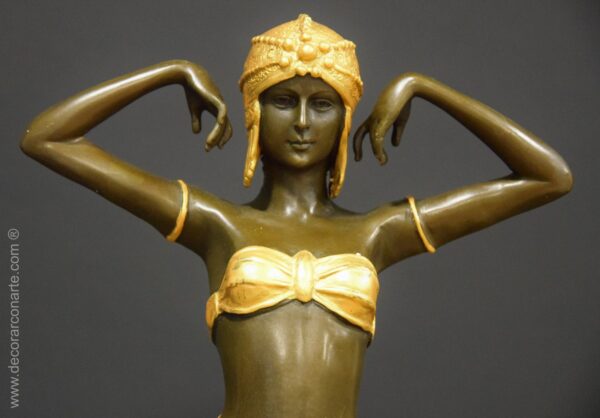 figura decorativa art nouveau mujer