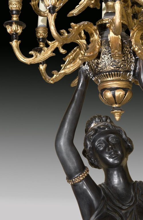 escultura decoración lampara araña mujer