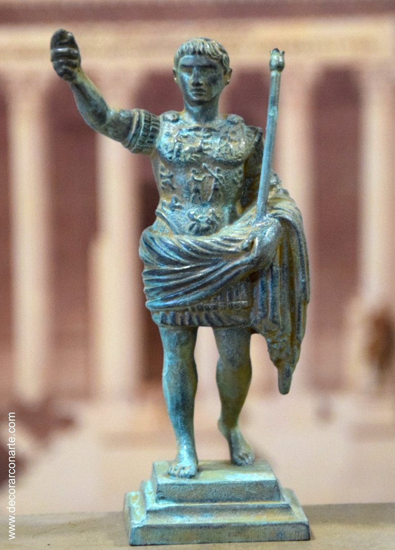figura decorativa César Augusto Prima Porta