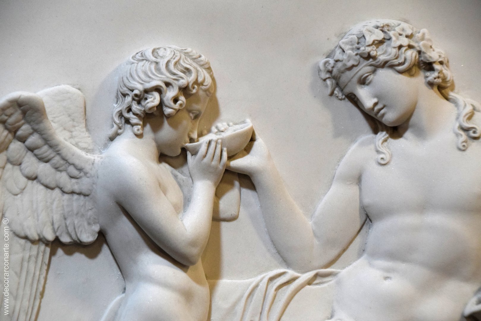 relief Dionysos und Amor