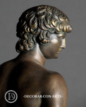 Antinoo con pátina de bronce Antinous with bronze patina