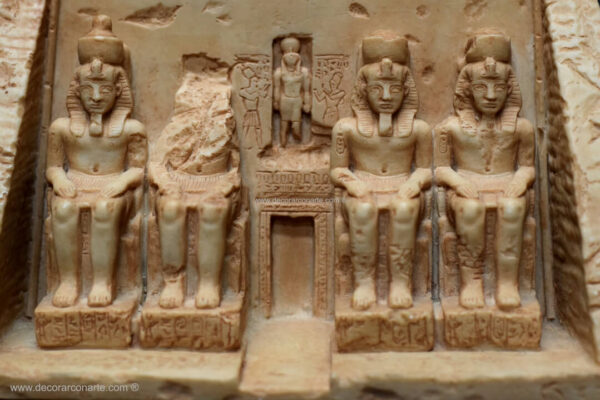 Maqueta de la fachada del templo de Abu Simbel