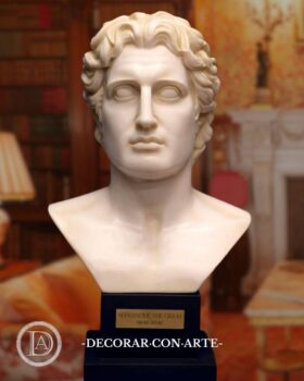 Busto de Alejandro Magno. 32 cm.