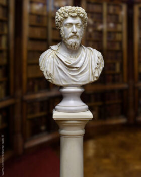 conjunto de columna y busto de Marco Aurelio
